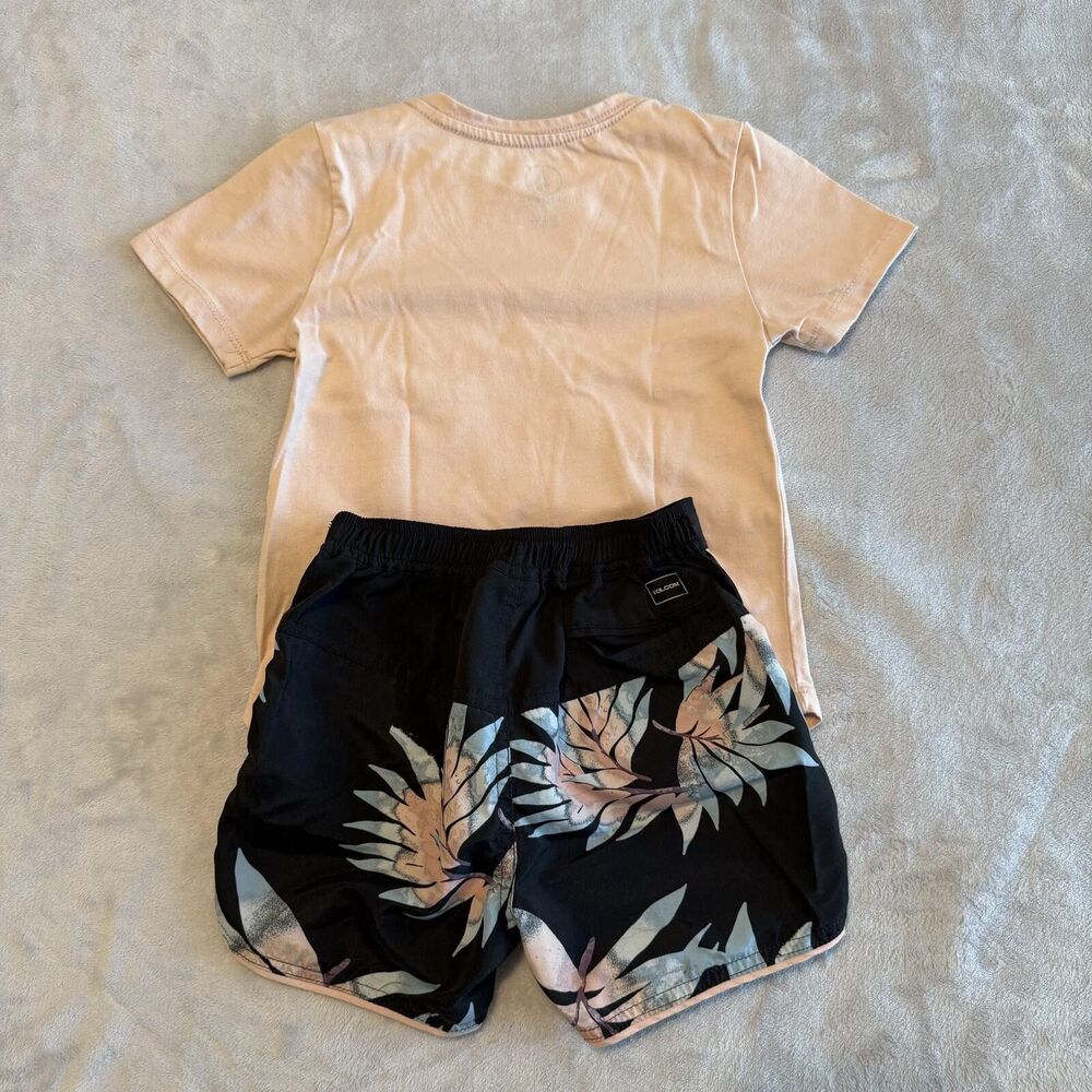 Volcom Kids Two-Piece Short Sleeve Tee and Printed Shorts Set 4T - Picture 3 of 3